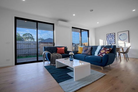 Trendy Sweet Home 4Beds@Blackburn South - Accommodation Burleigh 2