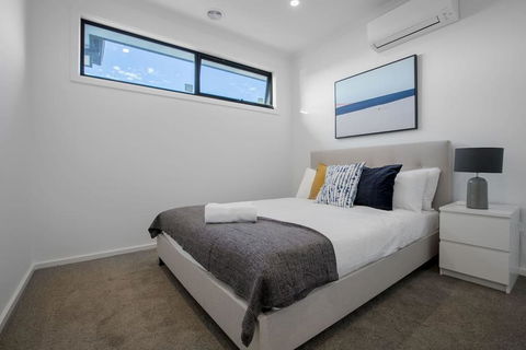 Trendy Sweet Home 4Beds@Blackburn South - Accommodation Burleigh 3