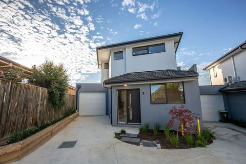 Trendy Sweet Home 4Beds@Blackburn South - Accommodation Burleigh 0