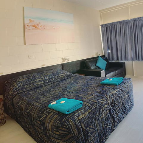 Tropical City Motor Inn - Accommodation Burleigh 3