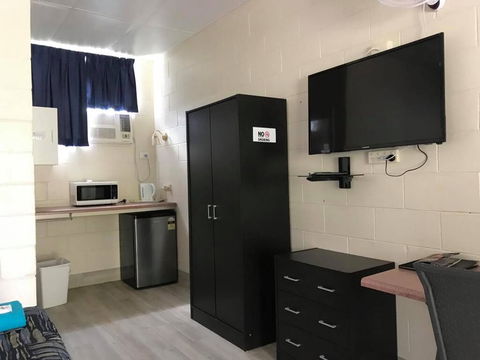 Tropical City Motor Inn - Accommodation Burleigh 1