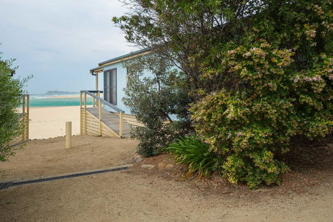 Tuross Beach Cabins & Campsites - Accommodation Burleigh 0
