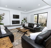 TWO TEN Sleeps 10 Luxury CBD Accommodation - Accommodation Burleigh