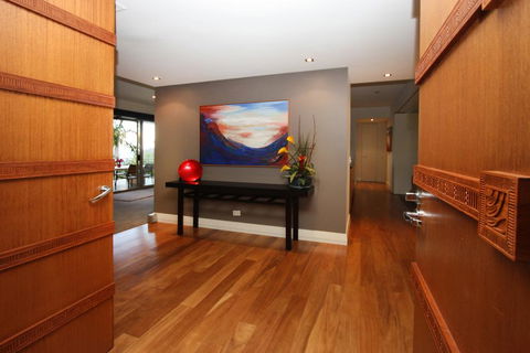 U 12 Santai - Accommodation Burleigh 3