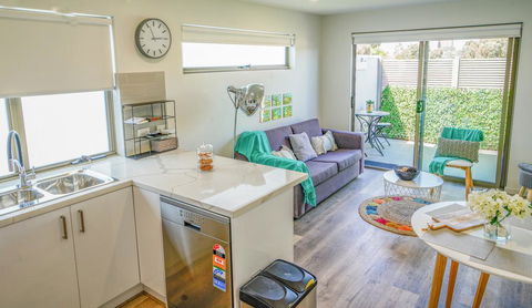 U201 Brunswick Living Brand New Deluxe Balcony Upper Floor Apartment Close To Airport And CBD - Accommodation Burleigh 0