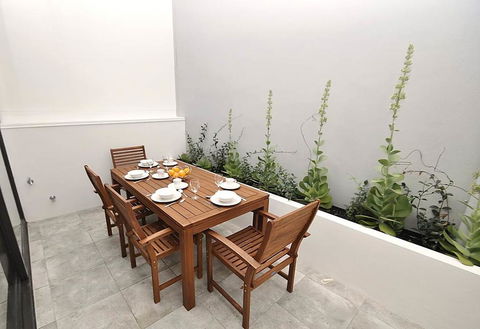 Ultimo Self-Contained One-Bedroom Apartments - Accommodation Burleigh 3