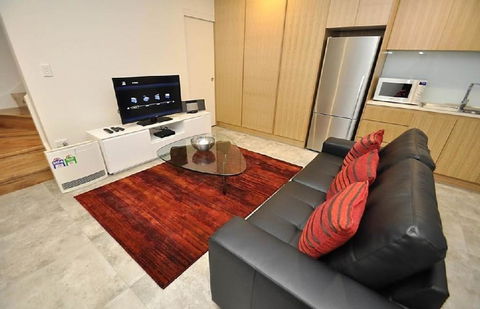 Ultimo Self-Contained One-Bedroom Apartments - Accommodation Burleigh 0