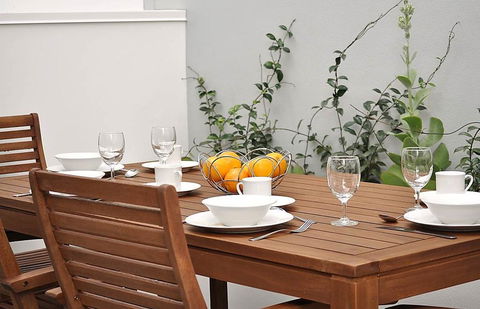 Ultimo Self-Contained One-Bedroom Apartments - Accommodation Burleigh 2