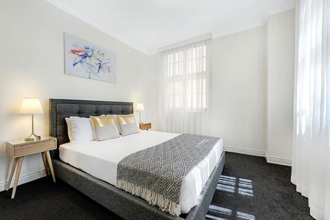 ULTIQA Rothbury Hotel - Accommodation Burleigh 0