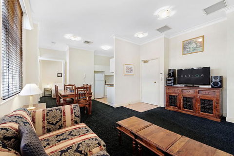 ULTIQA Rothbury Hotel - Accommodation Burleigh 3