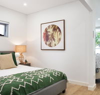 Ultra Modern Studio Suite with Balcony Near Shops - Accommodation Burleigh