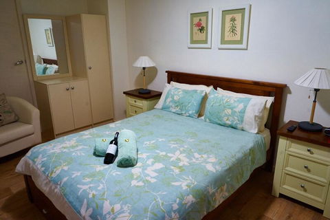 Underground Bed & Breakfast - Accommodation Burleigh 1