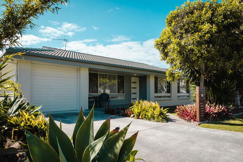 Underwood Road 62 - Accommodation Burleigh 0