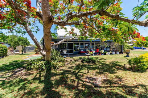 Unique Getaway 300m To Bribie Foreshore, Bongaree - Accommodation Burleigh 3