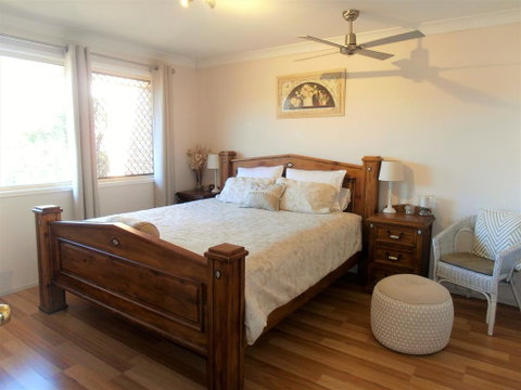 Unwind In This Gorgeous Retreat - Accommodation Burleigh 2
