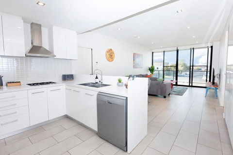 Urban Jungle! Executive Apartment In Heart Of CBD - Accommodation Burleigh 3