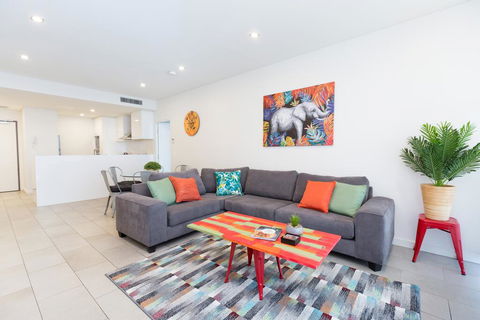 Urban Jungle! Executive Apartment In Heart Of CBD - Accommodation Burleigh 0