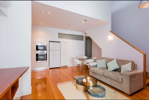 Urban Paradise Minutes From The Markets - Accommodation Burleigh 3