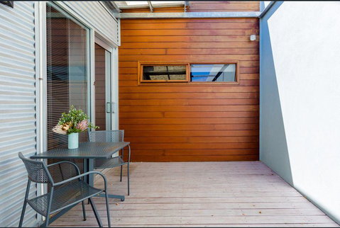 Urban Paradise Minutes From The Markets - Accommodation Burleigh 1