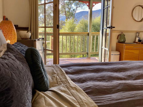 Valley Abode Large Studio Suite -private Ensuite - Accommodation Burleigh 0