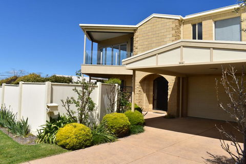 VIEWS FOREVER - INVERLOCH - Accommodation Burleigh 0