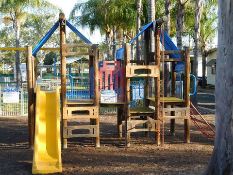 Villa Holiday Park - Accommodation Burleigh 1