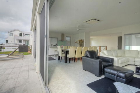 Villa Moyne - Located In A Quiet Cul De Sac And Designed For Beach Families - Accommodation Burleigh 3