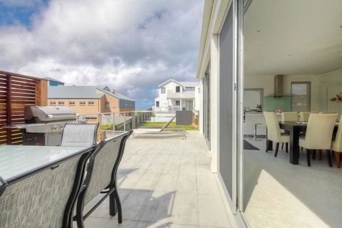 Villa Moyne - Located In A Quiet Cul De Sac And Designed For Beach Families - Accommodation Burleigh 2