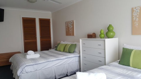 Villa Riviera On River Front - Accommodation Burleigh 3