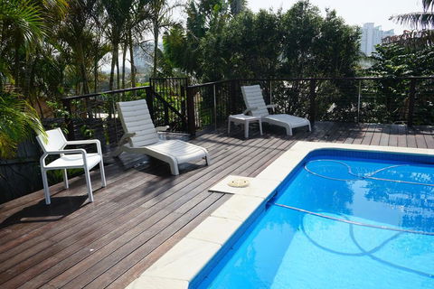 Villa With Views & Pool - Accommodation Burleigh 1
