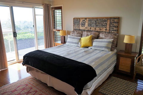 Villa With Views & Pool - Accommodation Burleigh 3