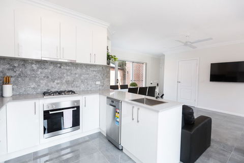 Wagga Apartments #1 - Accommodation Burleigh 2