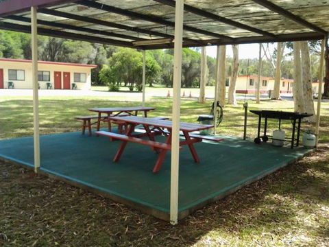 Wagon Wheel Motel & Units - Accommodation Burleigh 2