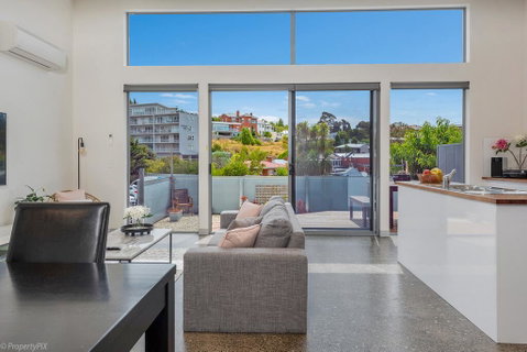 Walk To Salamanca, Queens Cottage LUX 3bdm Queens Cottage - Accommodation Burleigh 2