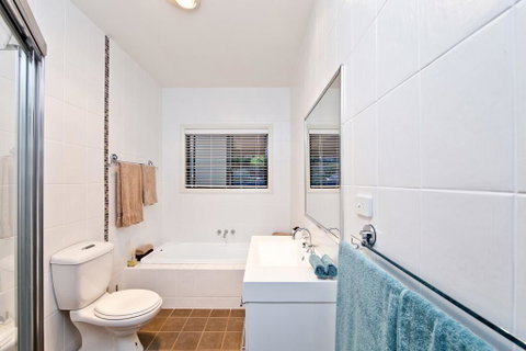 Wanda Point House - Tranquil, Elegant & Dog Friendly - Accommodation Burleigh 3