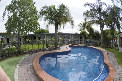 Warrina Motor Inn - Accommodation Burleigh 0