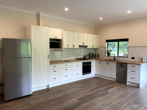Waterfall Unit Farm Stay - Accommodation Burleigh 2