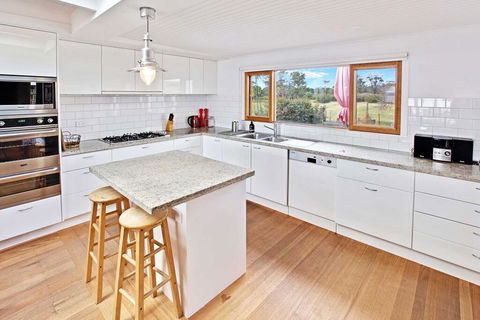 Waterfront Sanctuary - Raymond Island Getaway - Accommodation Burleigh 3