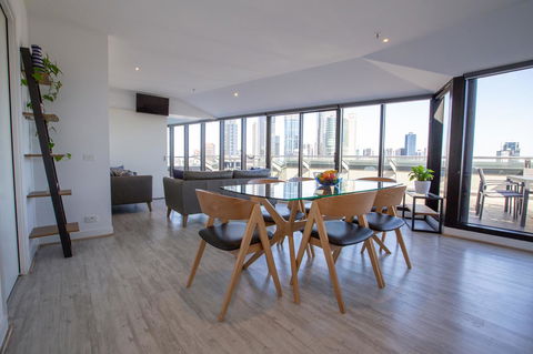 Flinders Luxury Penthouse - Accommodation Burleigh 0