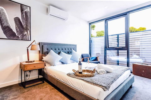 South Melbourne Short-stay Apartment - Accommodation Burleigh 0