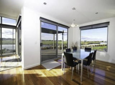 19 Glen Eagles Close - Accommodation Burleigh 1