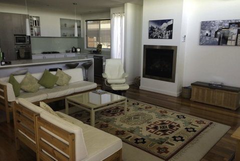 19 Glen Eagles Close - Accommodation Burleigh 2