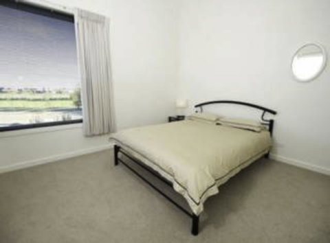 19 Glen Eagles Close - Accommodation Burleigh 8