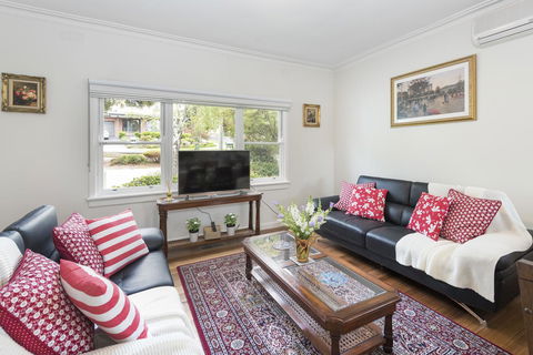 Hillside House - Accommodation Burleigh 3
