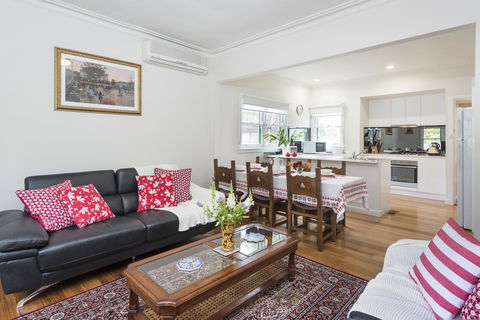 Hillside House - Accommodation Burleigh 1
