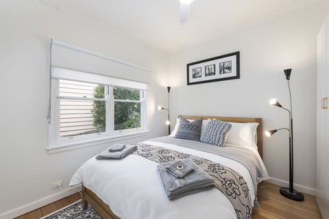 Hillside House - Accommodation Burleigh 7
