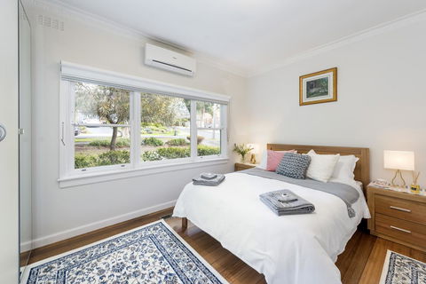 Hillside House - Accommodation Burleigh 6