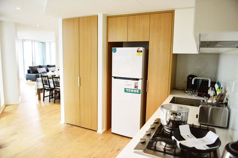 Superb Habour View/ Stylish Apartment / Landmark Building/ Free Tram - Accommodation Burleigh 14