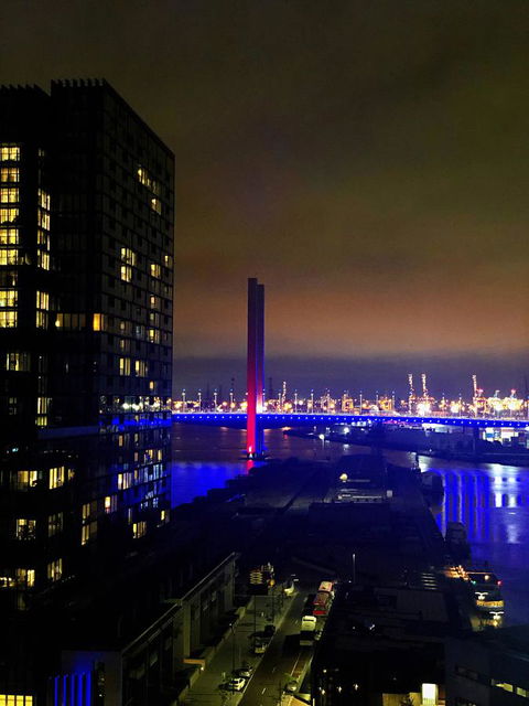 Superb Habour View/ Stylish Apartment / Landmark Building/ Free Tram - Accommodation Burleigh 21