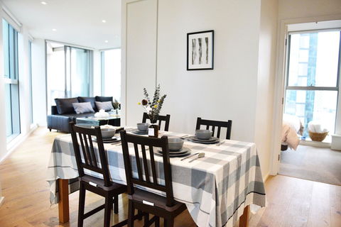 Superb Habour View/ Stylish Apartment / Landmark Building/ Free Tram - Accommodation Burleigh 0